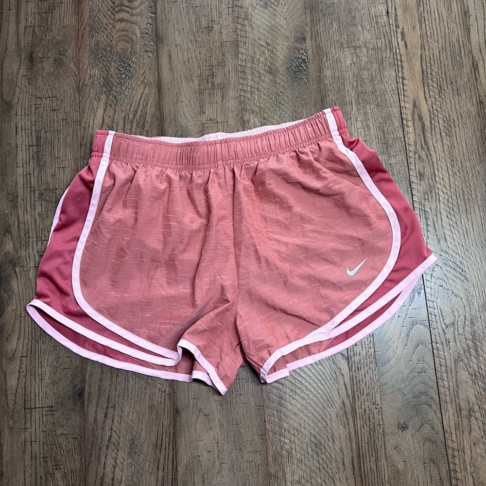 Nike dry fit athletic shorts M Medium terracotta pink